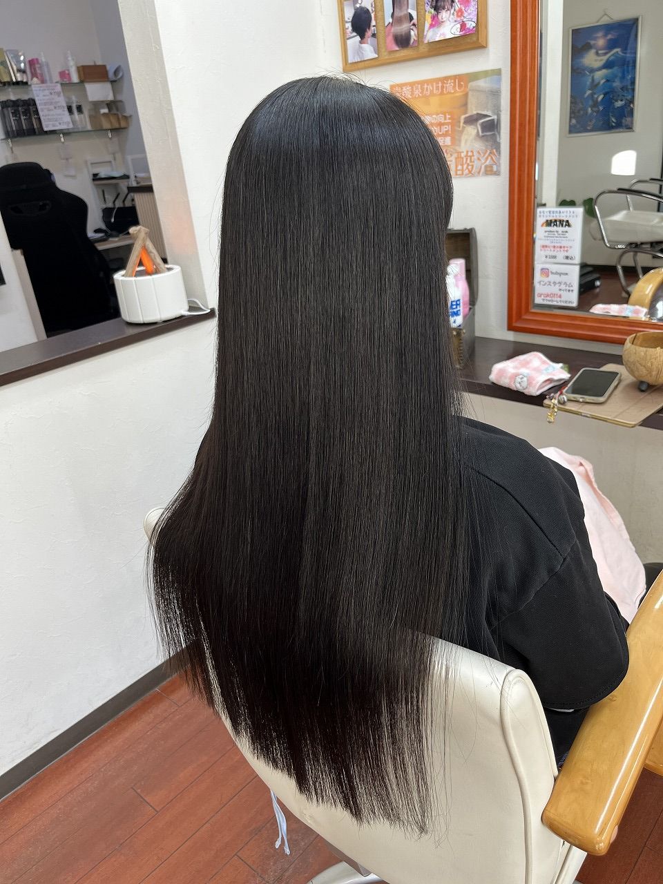 ロングの縮毛矯正仕上がり写真（横から）