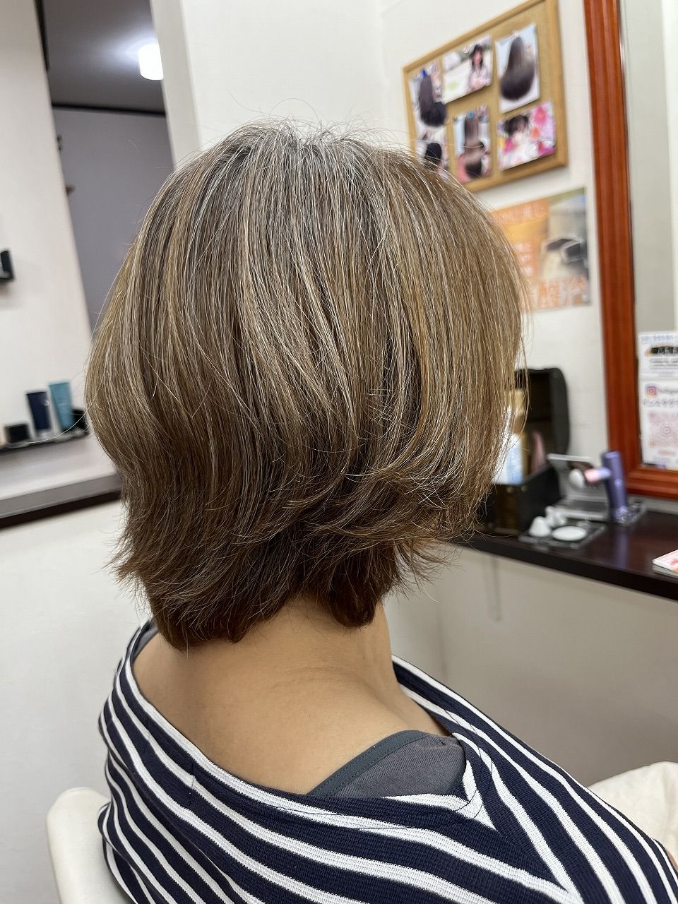 施術前の髪の状態。少しまとまりが悪く、カラーの色落ちが気になる状態
