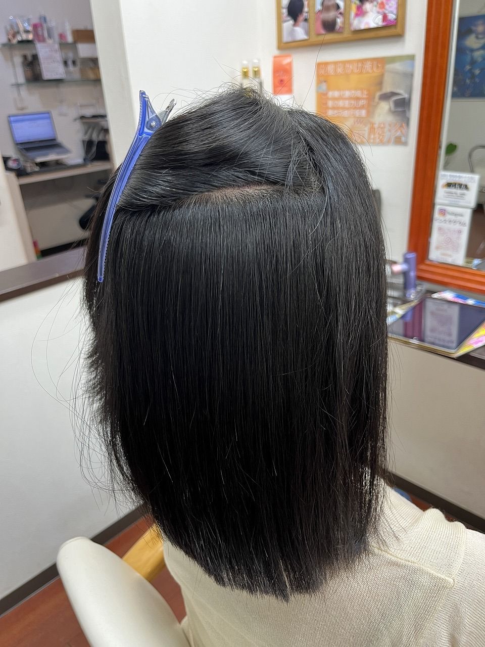 アフターの内側の髪。根元から毛先までしっかり伸びている。