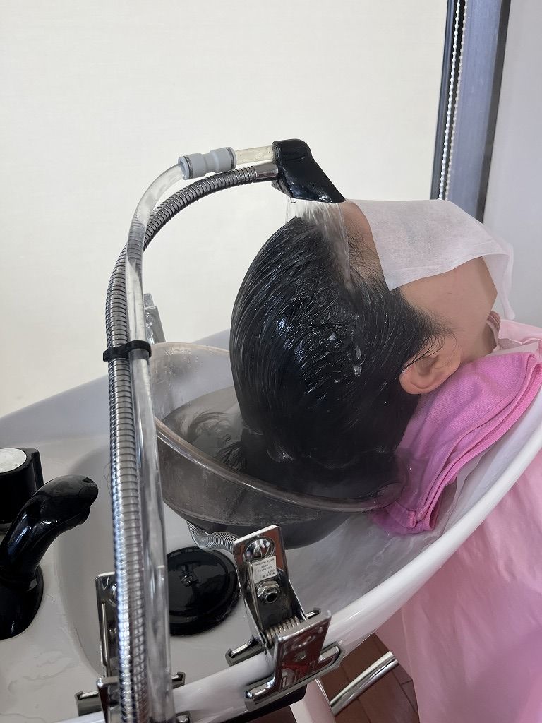 炭酸頭浸浴：高濃度炭酸をかけ流し