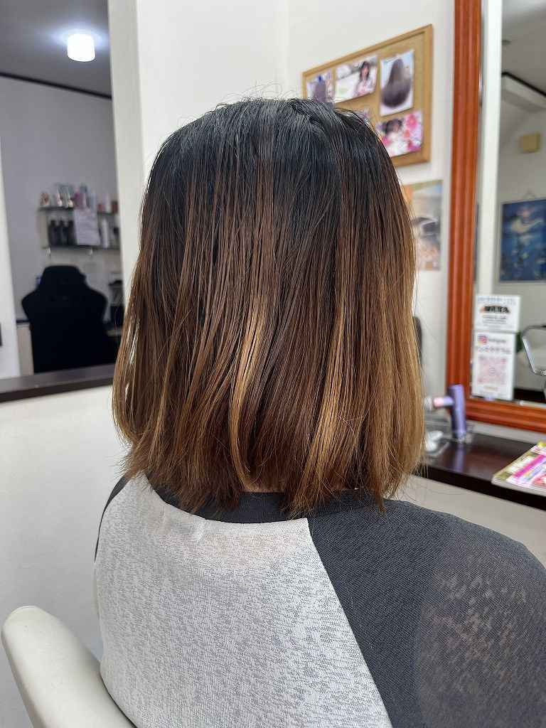 ヘアオイルでベタつき、重さが出ているボブのビフォー写真