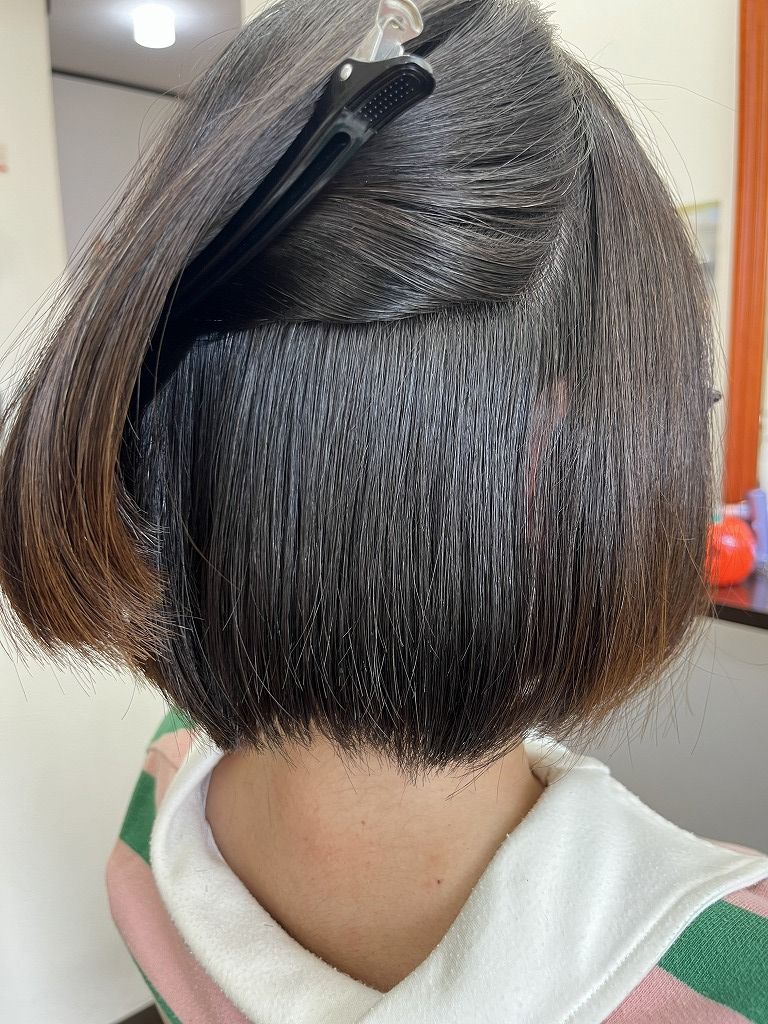 襟足のチリつきもキレイに修正