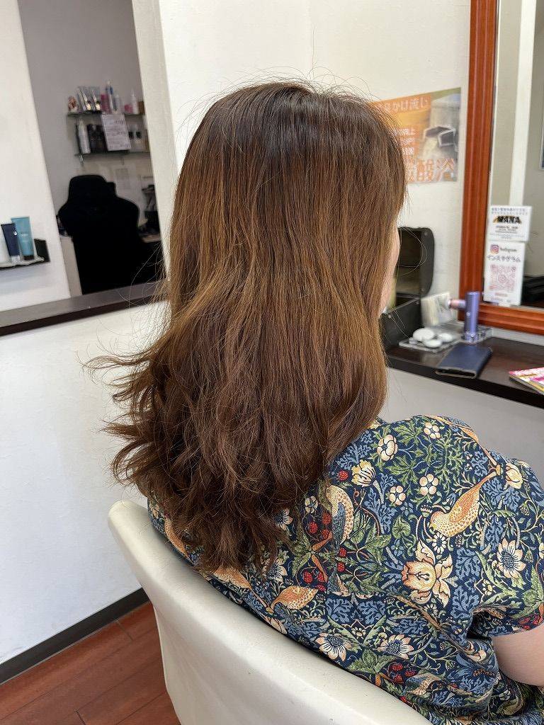 他店カラーとパーマの影響でハイダメージ・まとまりにくい髪(施術前)