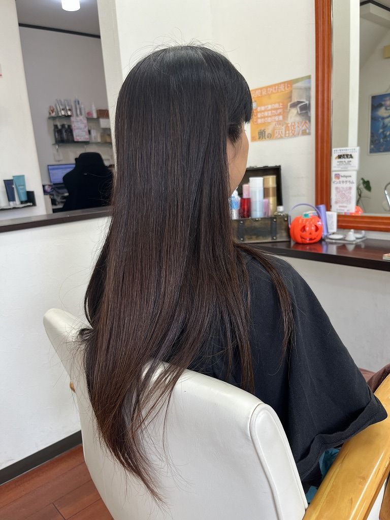 ヘアドネーションカット前 横から見たロングヘア