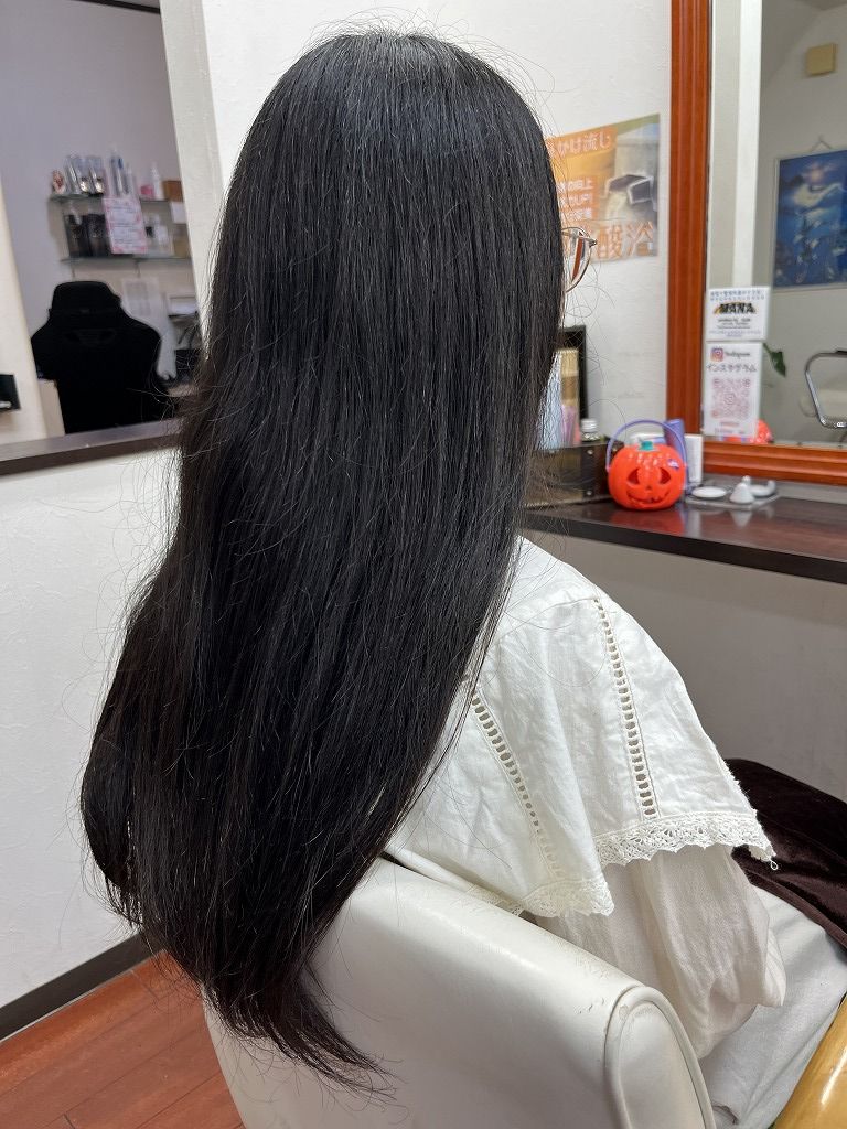 ヘアドネーションカット前 横から見たロングヘア