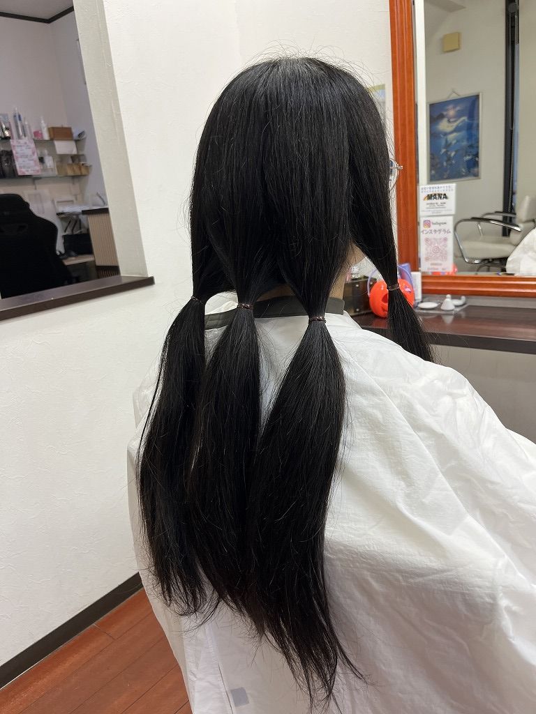 ヘアドネーション用に毛束を分け取った状態