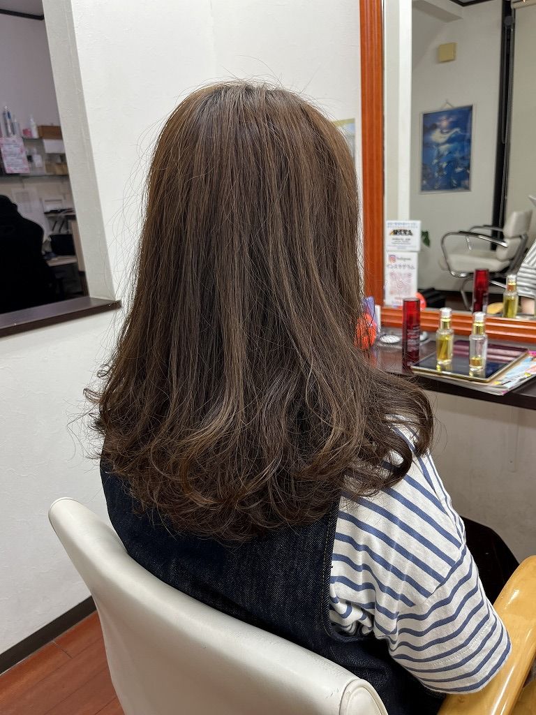 アフター　縮毛矯正で真っ直ぐにし毛先にはパーマをプラス
