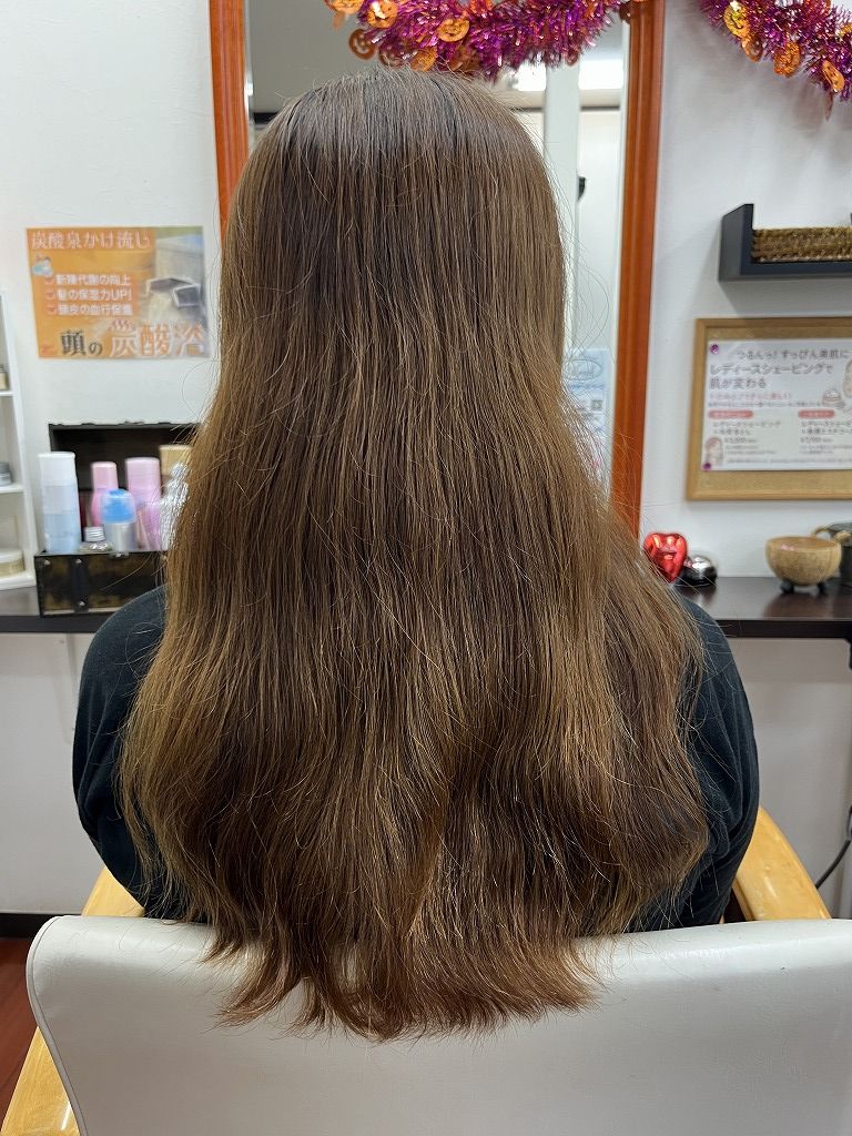 猫っ毛のビフォー写真　後ろ姿の状態