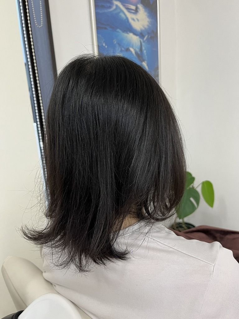 パーマ前の状態（肩につく長さ・超軟毛でペタっとしやすい）