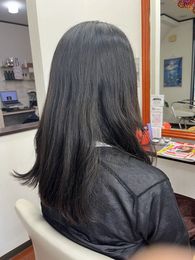 ビフォー:肩下レングスで毛先に重さが出ている状態