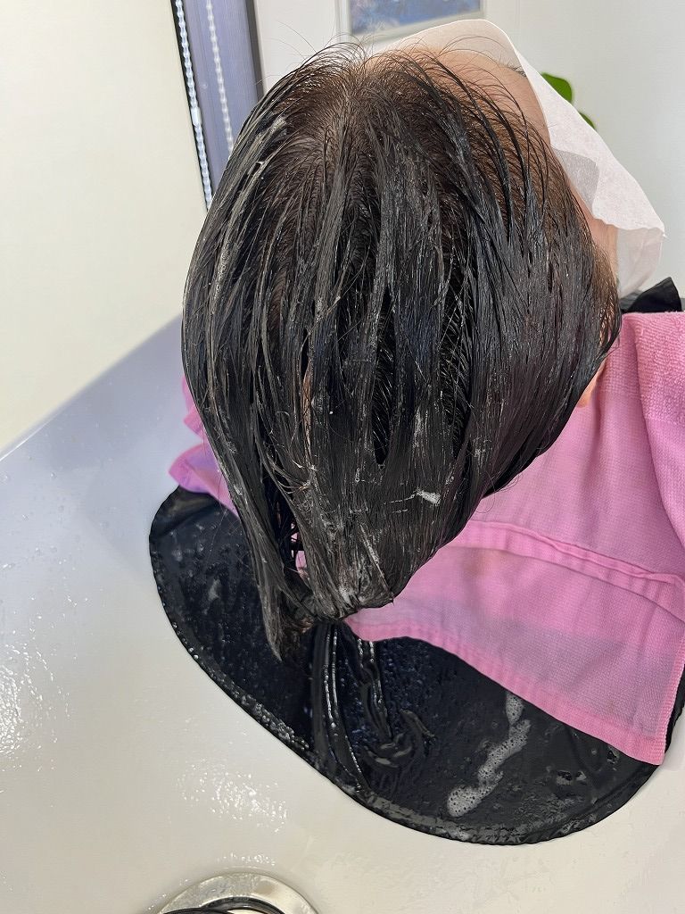 髪質改善トリートメント放置中の様子