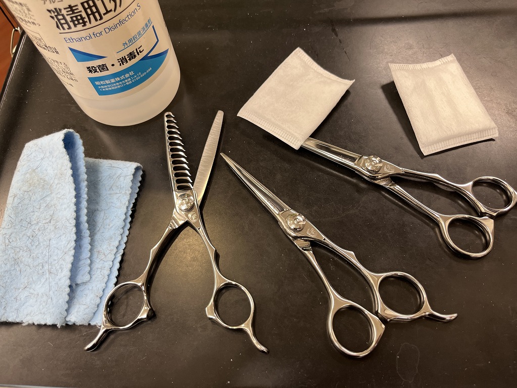 シザーの清掃と消毒の準備