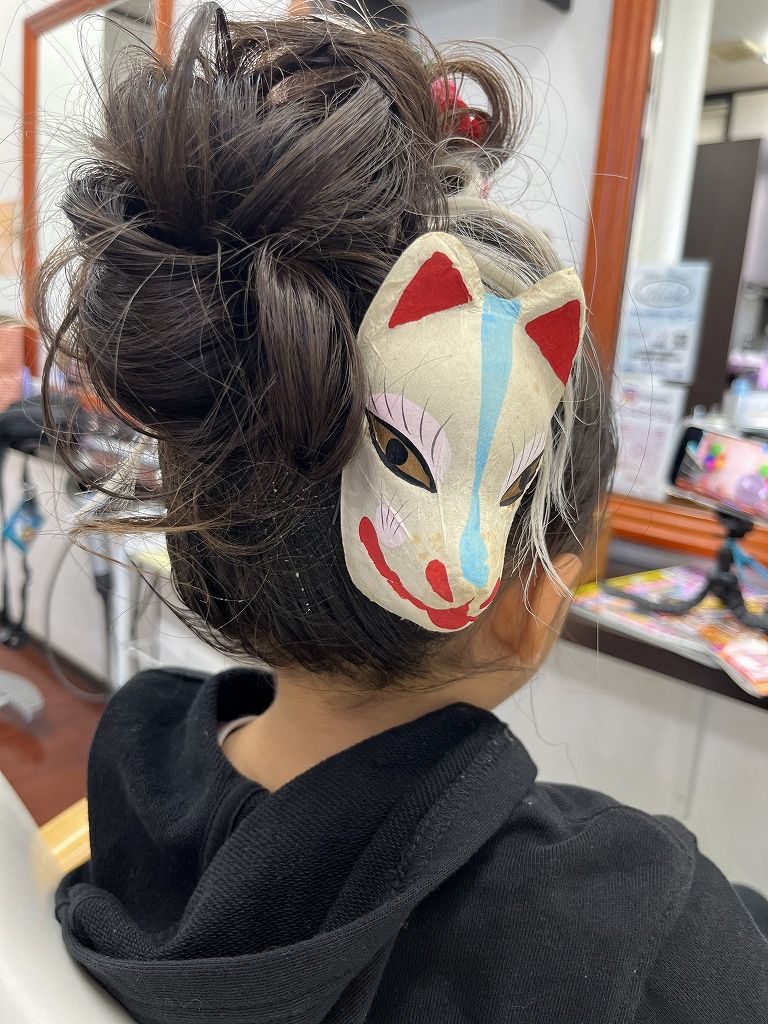 アクセサリーを複数ミックスして仕上げた大人のまとめ髪