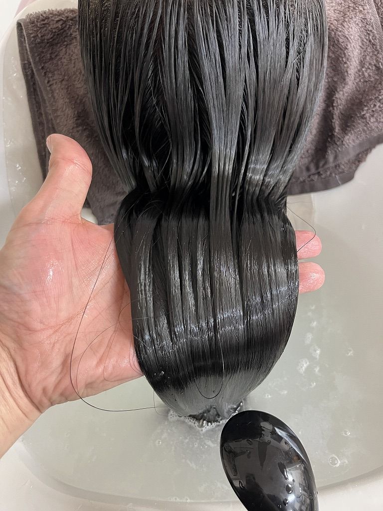 施術後の後処理トリートメント。水分と油分のバランスを整え艶を付与