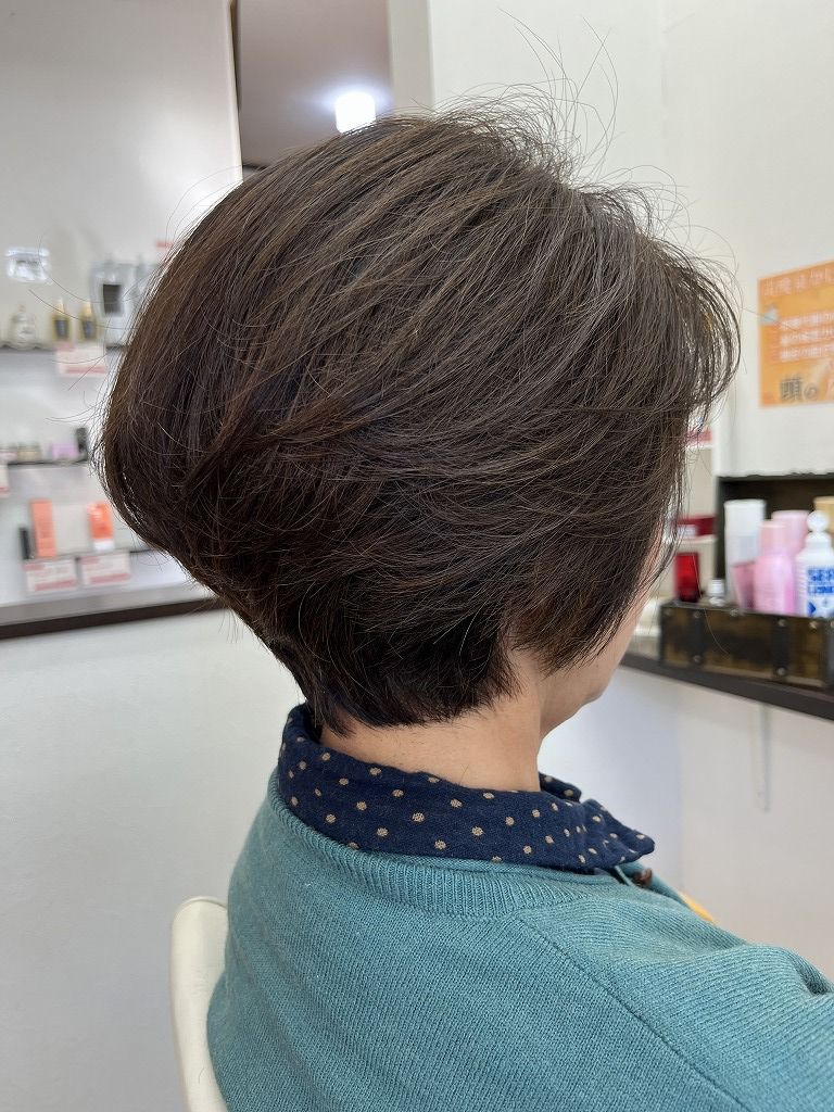 デジタルパーマ後のふんわり動きが出た大人ショートの仕上がり