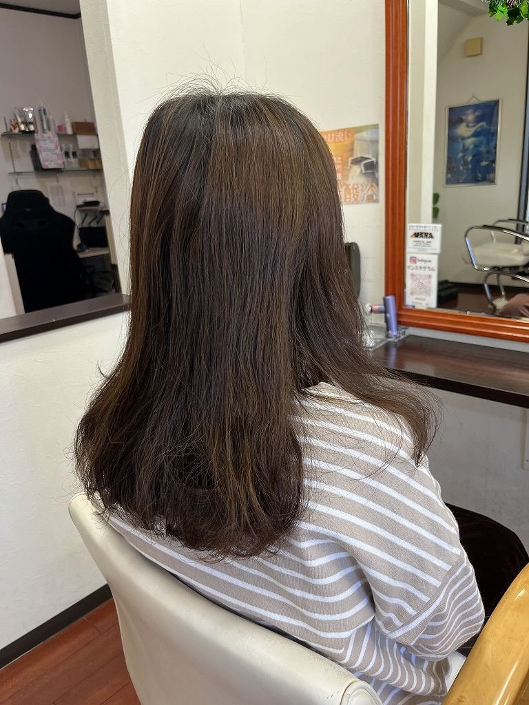 本庄市ヘアーリゾートアラック　縮毛矯正とデジパ履歴のあるロングヘアのビフォー全体