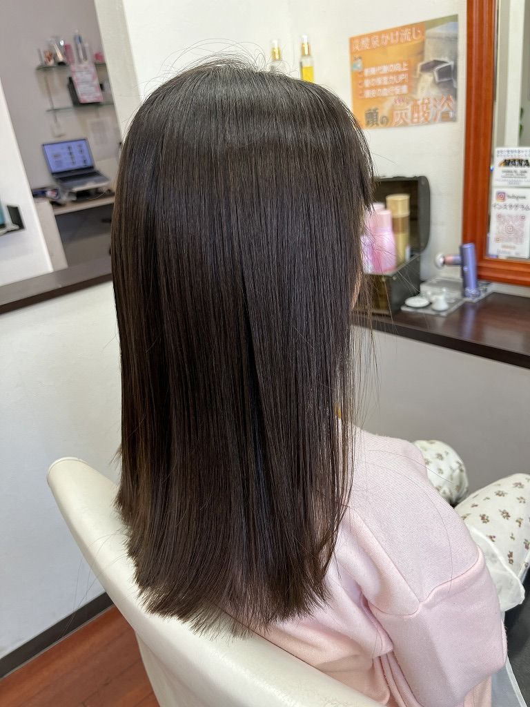 カット後のお姉ちゃんのストレートロングスタイル(アフター)