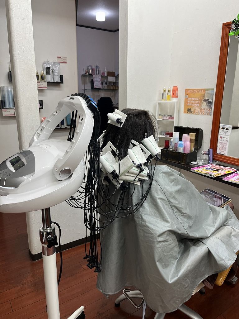 デジタルパーマ機で加温中の様子
