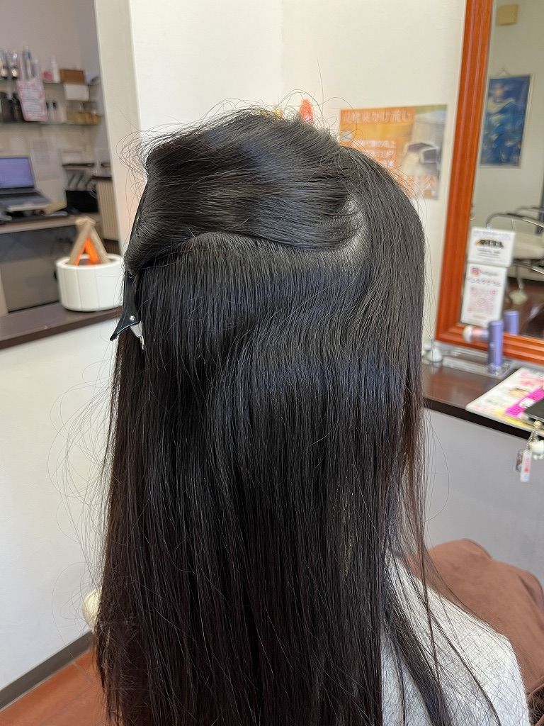 髪の内側をめくった時に出てくる強い波状毛のビフォー写真