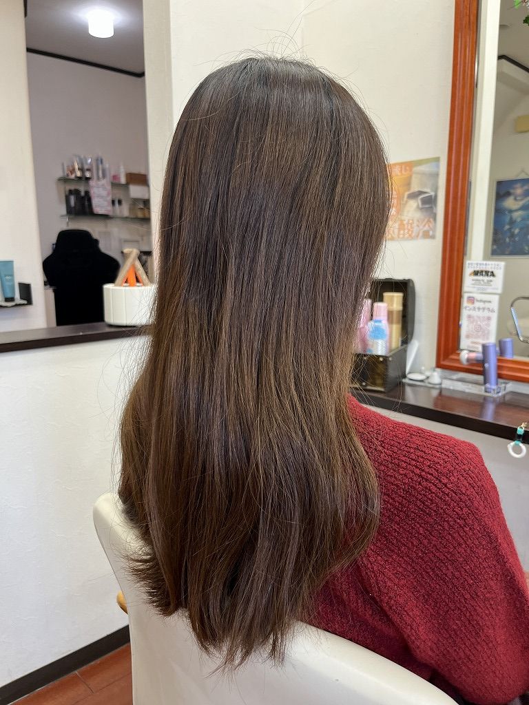 髪質改善トリートメント前　後ろから見た状態