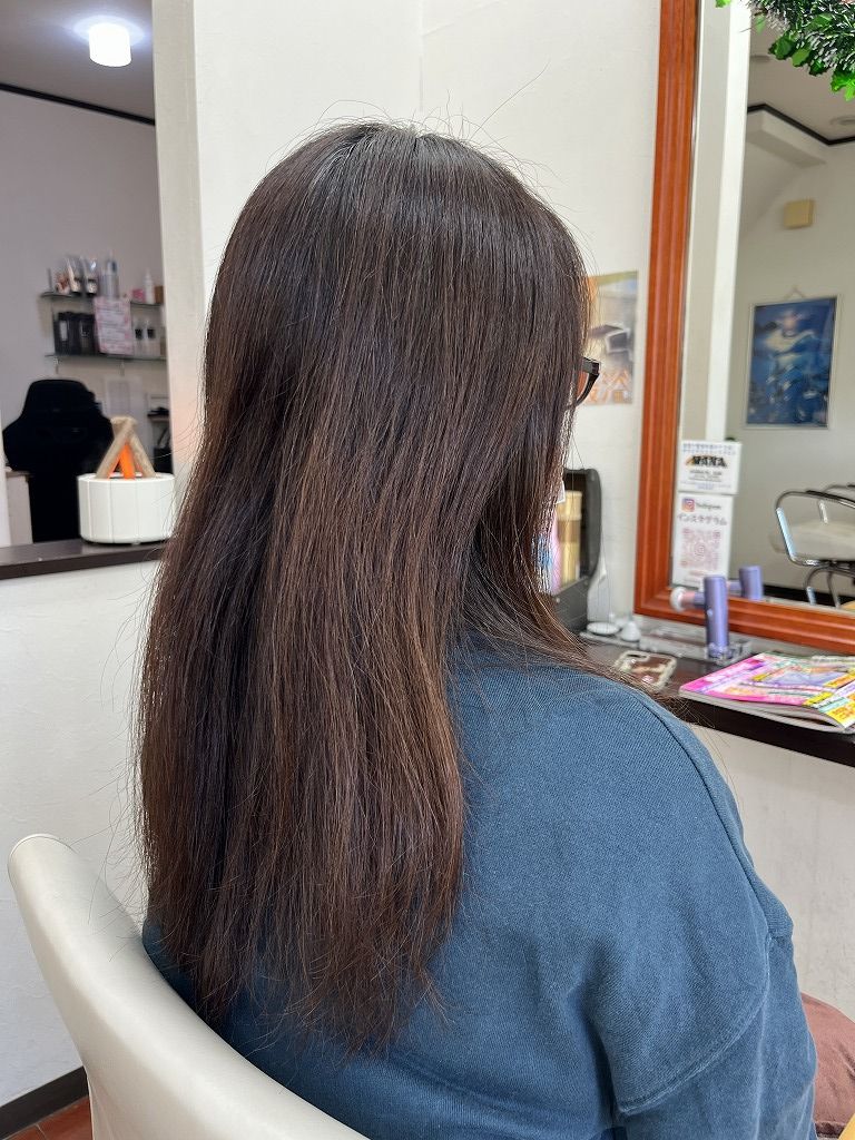 髪質改善カラートリートメント前のロングヘア(ビフォー)