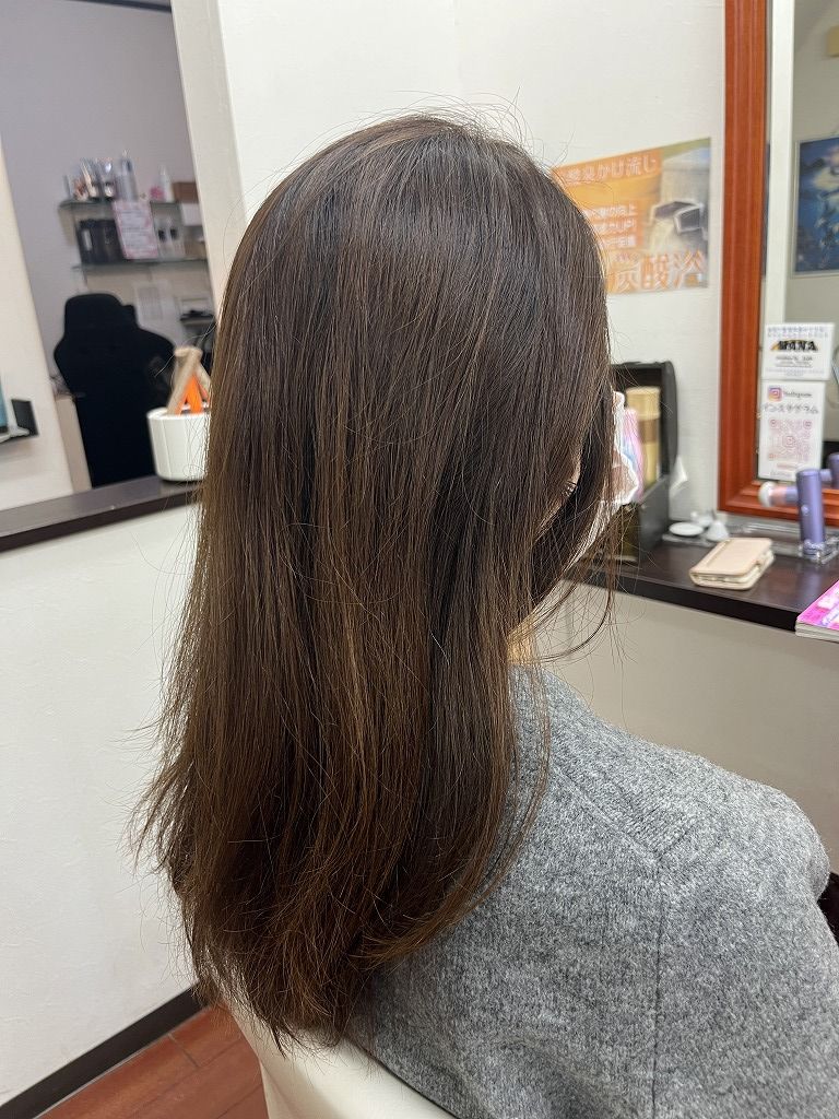 リタッチカラー前のロングヘア(ビフォー)