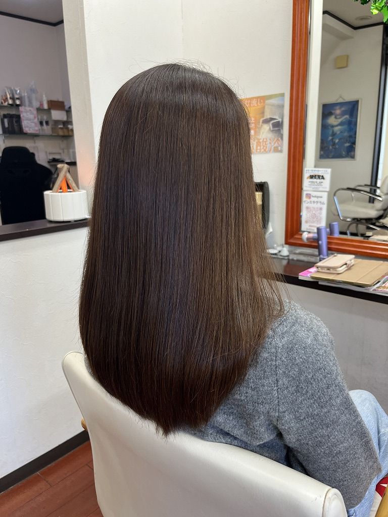 リタッチカラー+髪質改善トリートメント後のロングヘア(アフター)