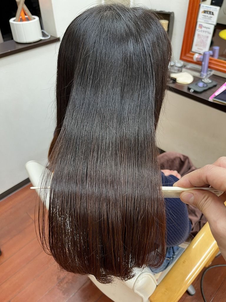 ツヤ感のある髪:ハナヘナトリートメントで面が整い光が反射しやすい状態