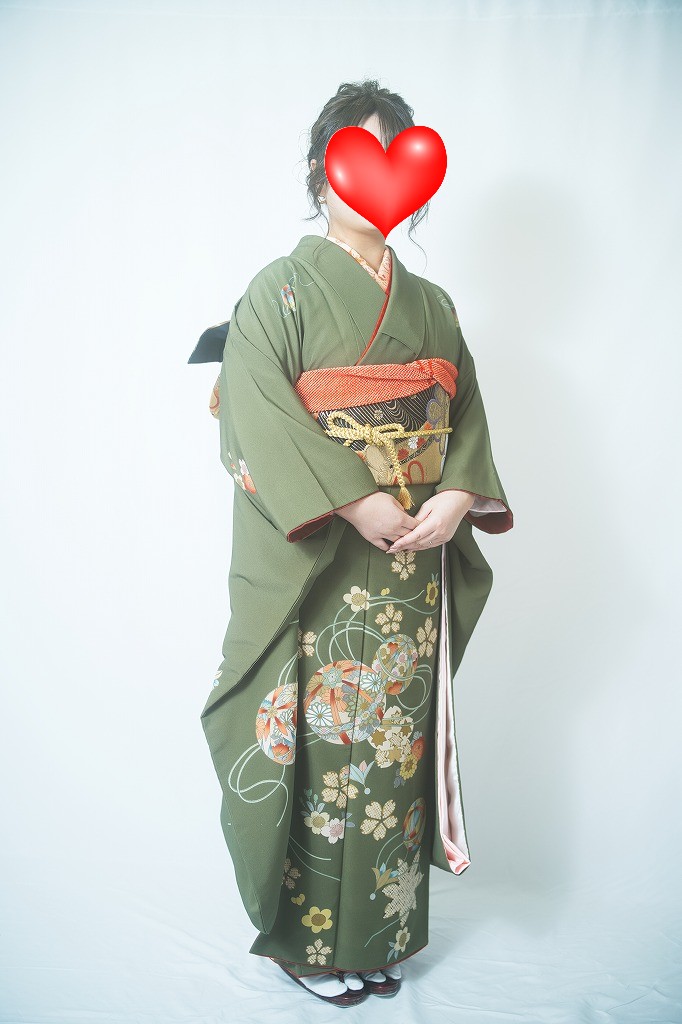 成人式の振袖姿（顔出しなし）全身の雰囲気写真