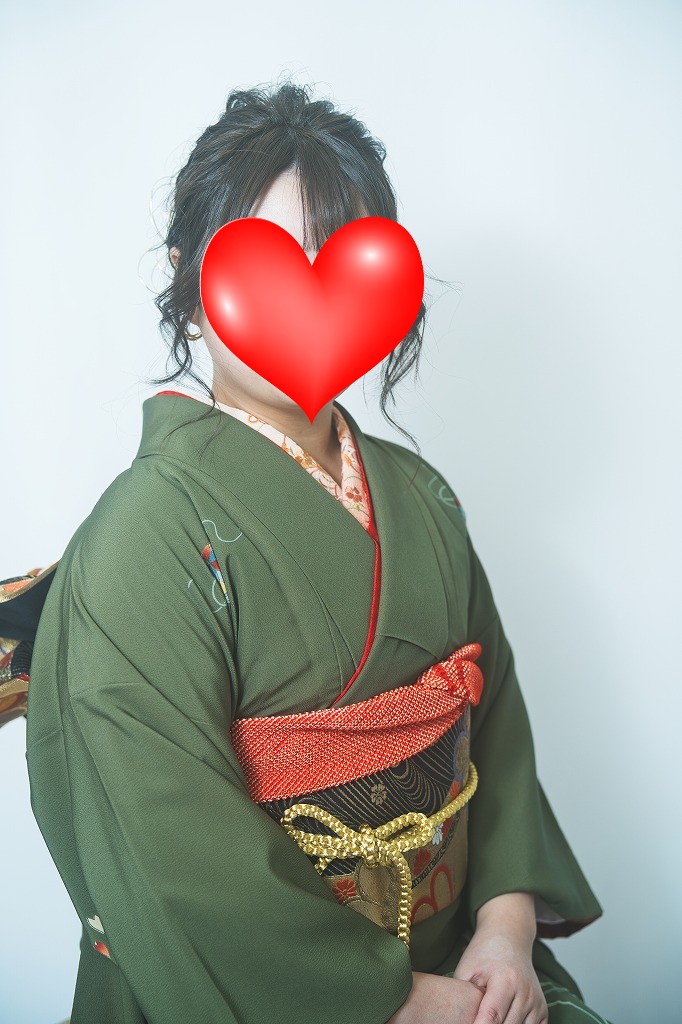 成人式の振袖スタイル写真（顔出しなし）上半身の雰囲気