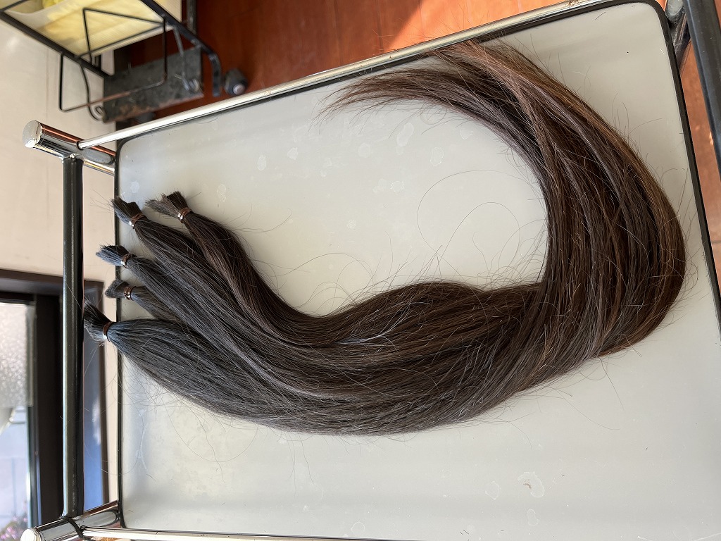 ヘアドネーションでカットした毛束(約60cm)