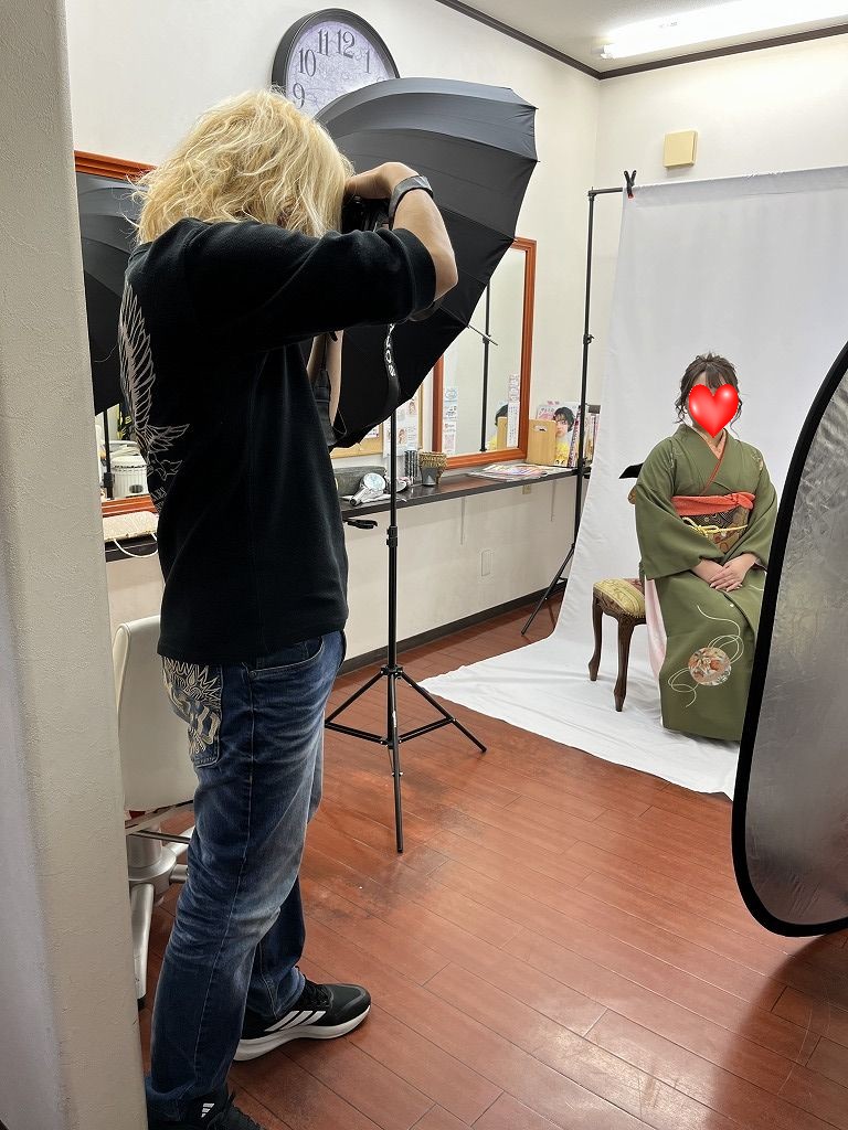 成人式の撮影中の様子（サロン内撮影）