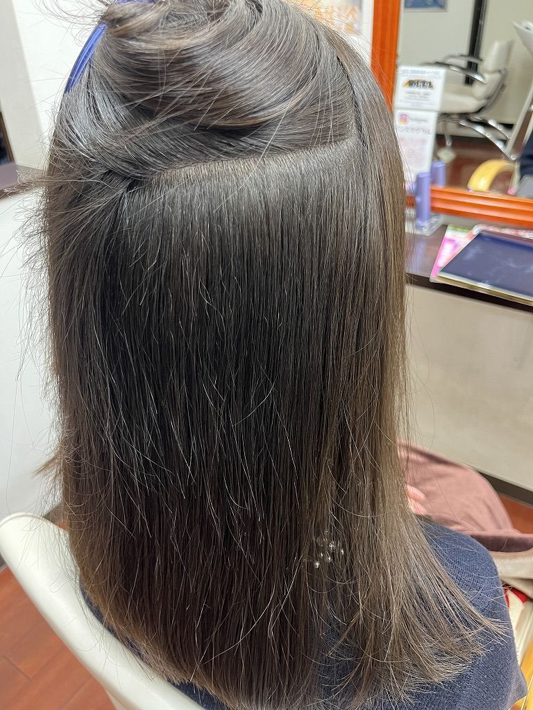 縮毛矯正アフター髪内部:内側のうねりが整い広がりが改善