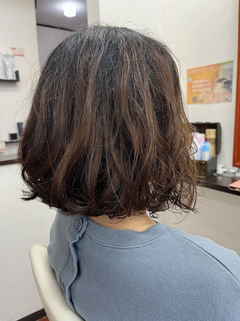 デジタルパーマ施術後の後ろから見た仕上がり