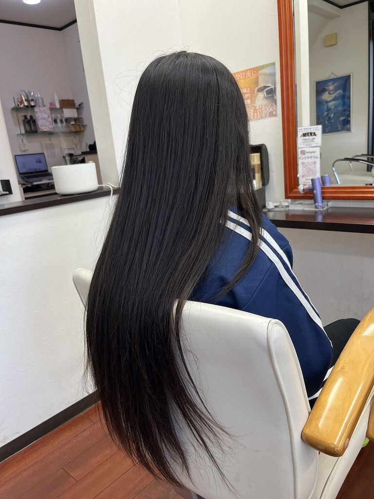 ヘアドネーション前の超ロングヘア(小学校6年生)ビフォー