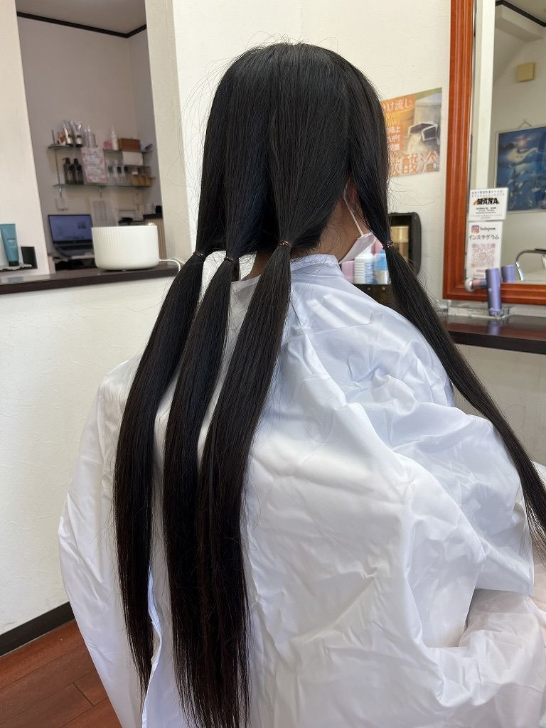 ヘアドネーションのために毛束を分け取った状態(小学生)