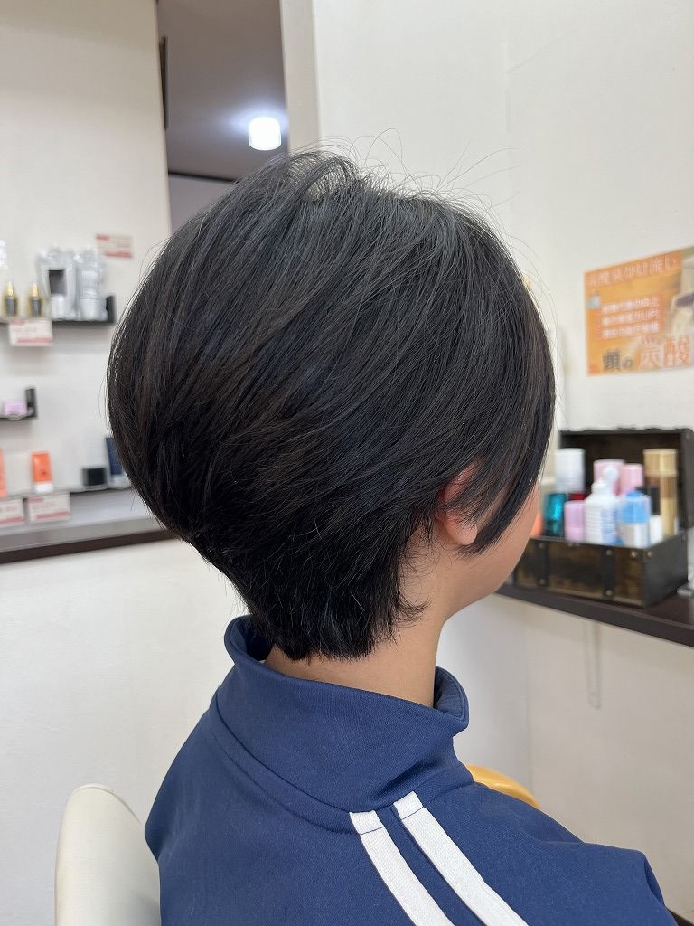 ヘアドネーション後のショートスタイル(アフター 斜め後ろ)