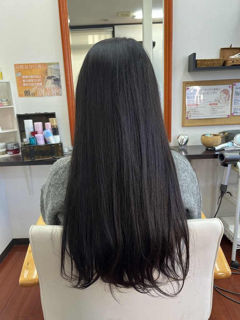 お母さんヘアドネーションのビフォー（後ろ姿）