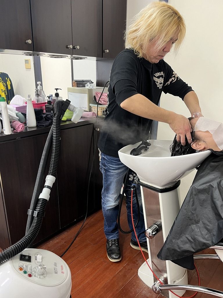 ヘッドスパ施術中の様子