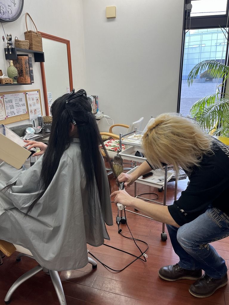 ロング縮毛矯正のアイロン操作（毛先は収まりを作る）