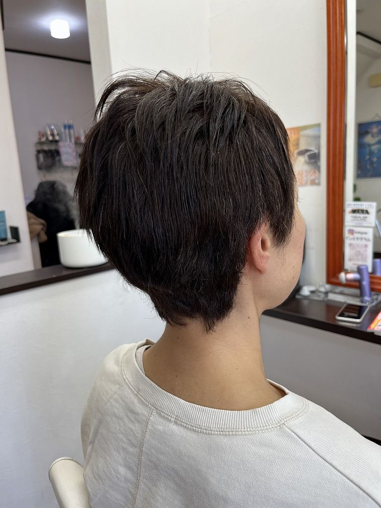 ベリーショート縮毛矯正 Before 後ろ姿 収まりが出にくい状態