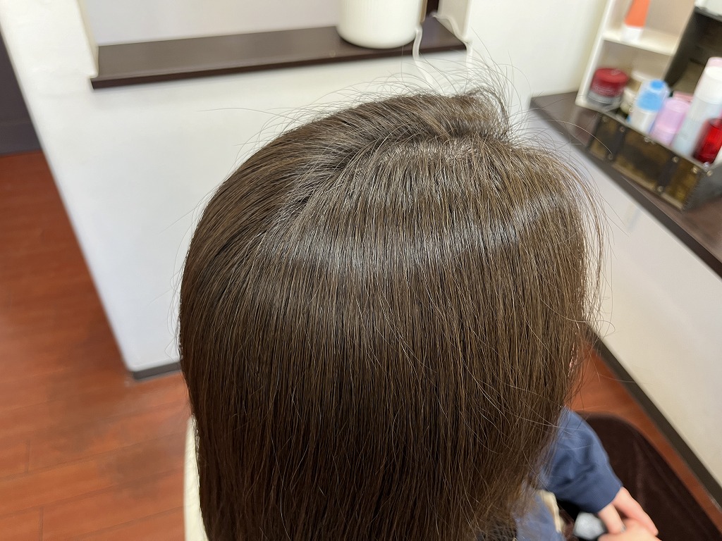 【アフター】根元付近の仕上がり｜根元と毛先のなじみが自然で境目が目立たない
