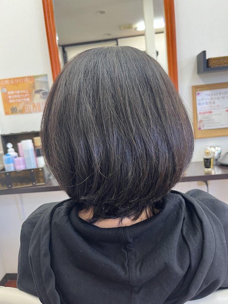 ヘアドネーション後のボブスタイル後ろからの写真