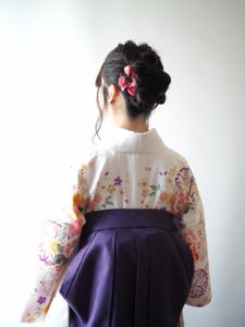 卒業式の袴ヘアスタイル例（後ろ姿）