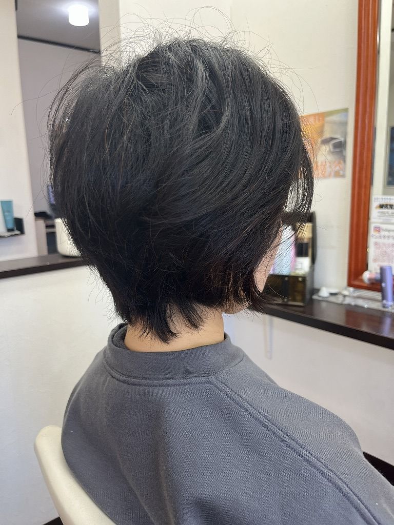 ショートカットのビフォー写真。伸びてきてシルエットが重く見えやすい状態