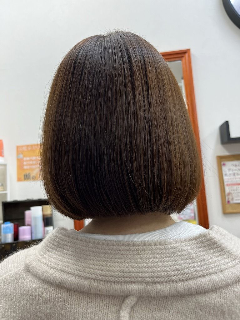 縮毛矯正のアフター:ツヤとまとまりが出た後ろ姿