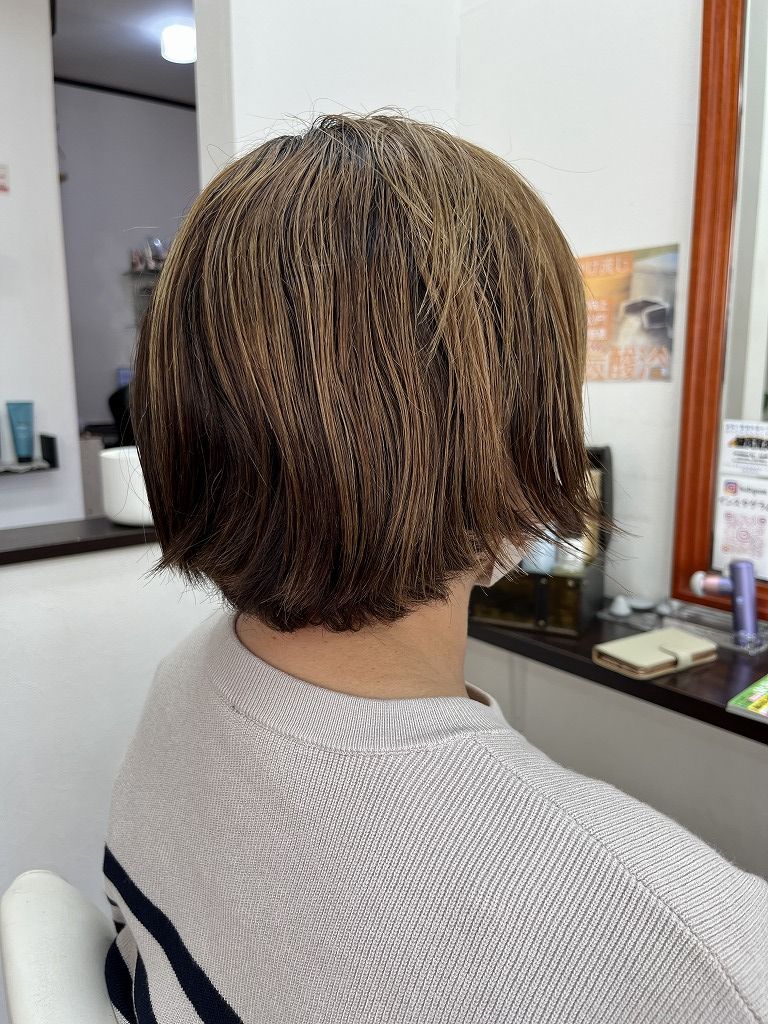 ショートボブのビフォー（襟足が重くまとまりにくい状態）