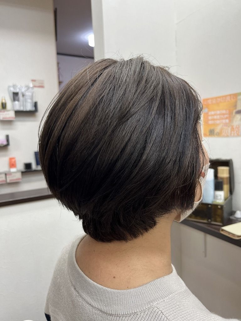 ショートボブのアフター（乾かすだけで収まり丸みが出る状態）