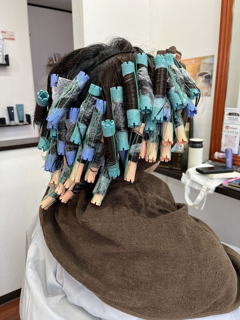 スパイラルパーマの巻き上がり(ロッドを巻いた状態)