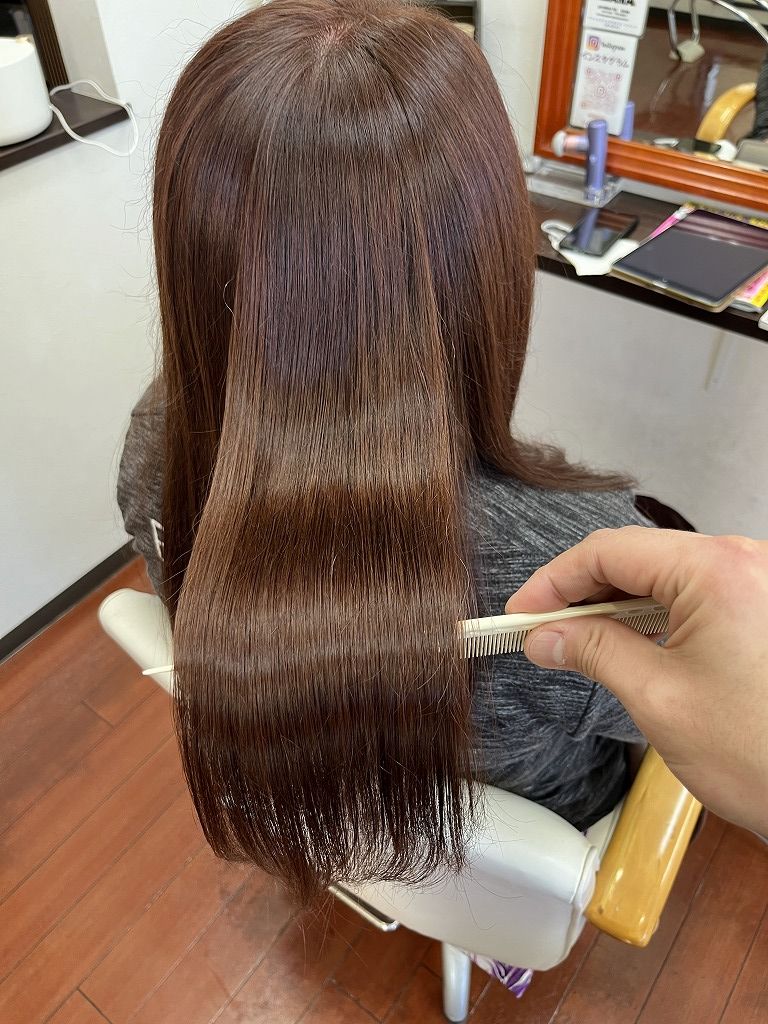 ツヤ感のある髪:コームを通しても乱れにくいツヤ髪